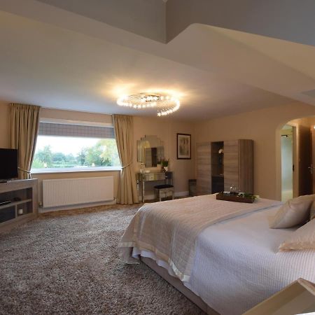 Solway Villa Chester Bagian luar foto