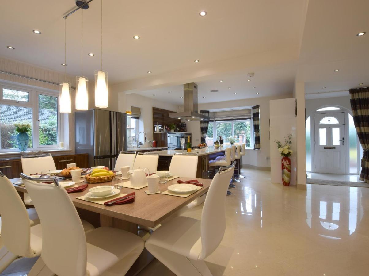 Solway Villa Chester Bagian luar foto