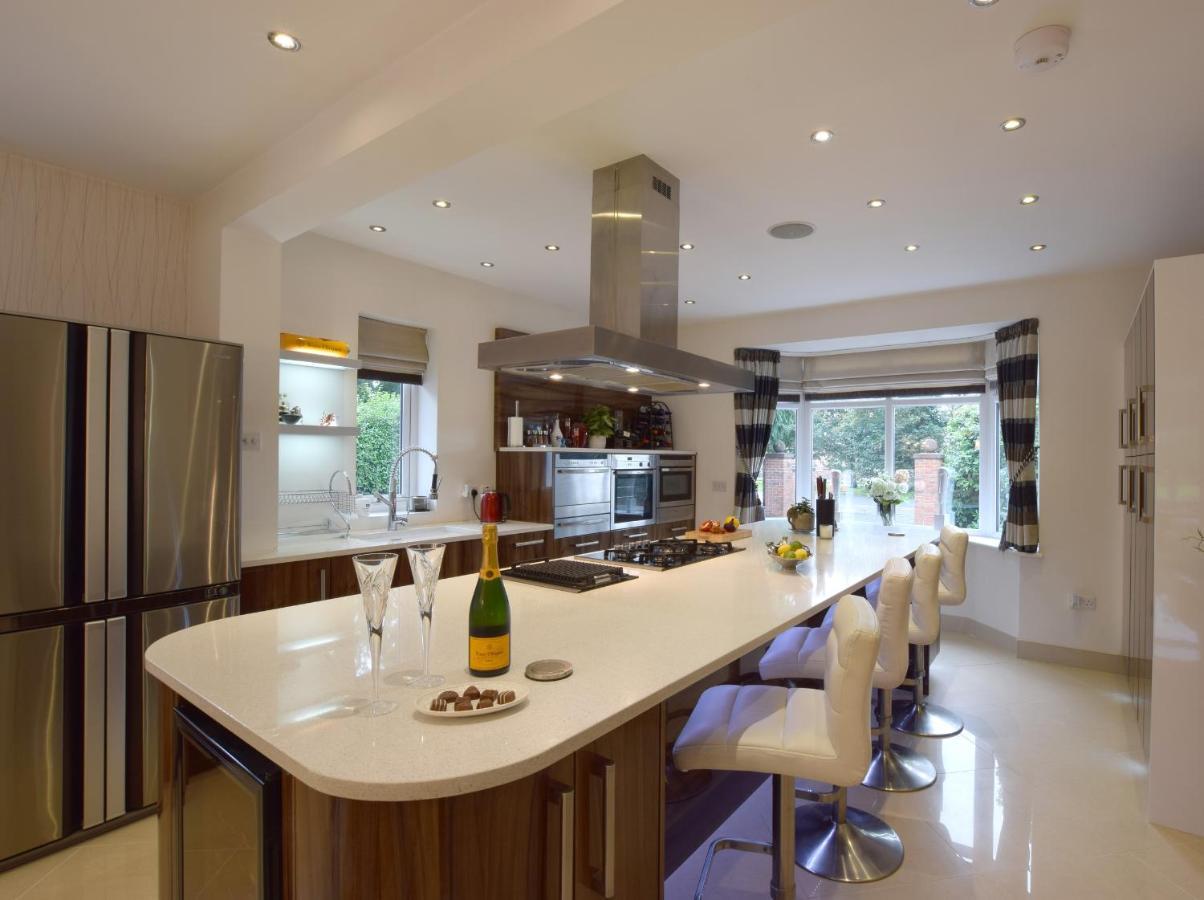 Solway Villa Chester Bagian luar foto