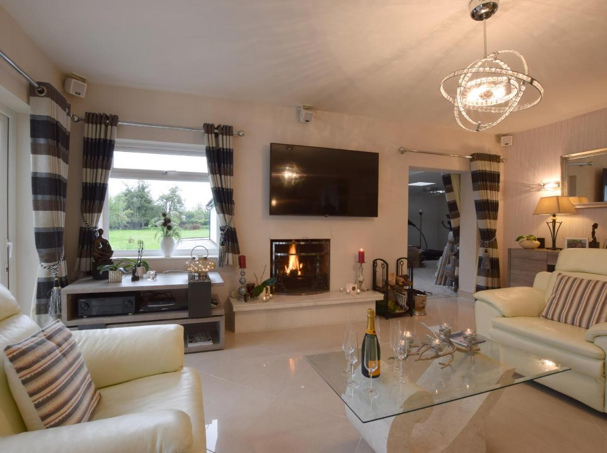 Solway Villa Chester Bagian luar foto