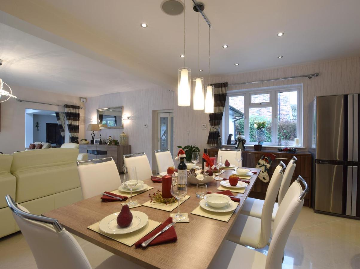 Solway Villa Chester Bagian luar foto