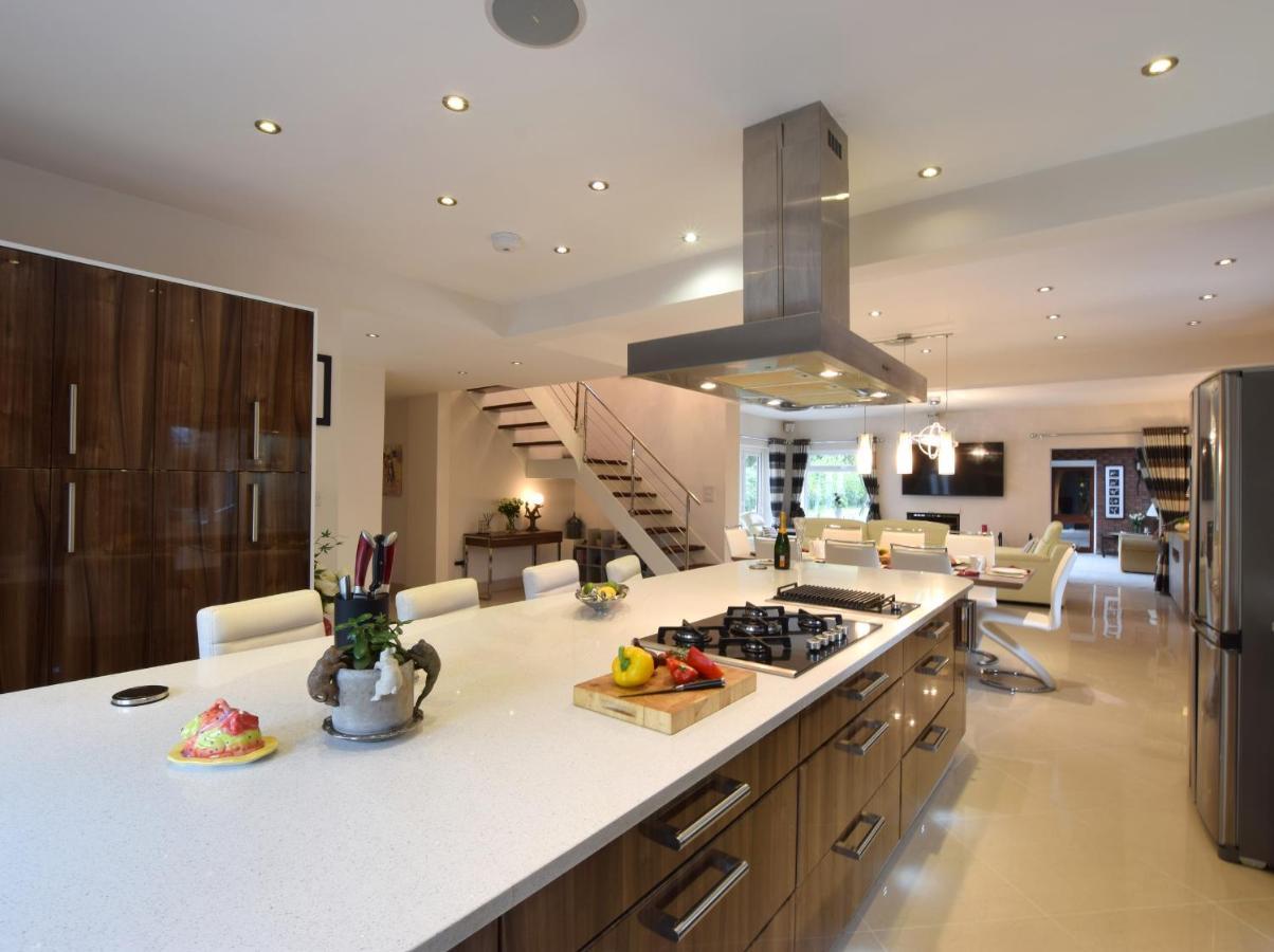 Solway Villa Chester Bagian luar foto