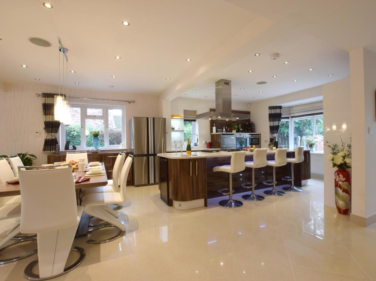 Solway Villa Chester Bagian luar foto