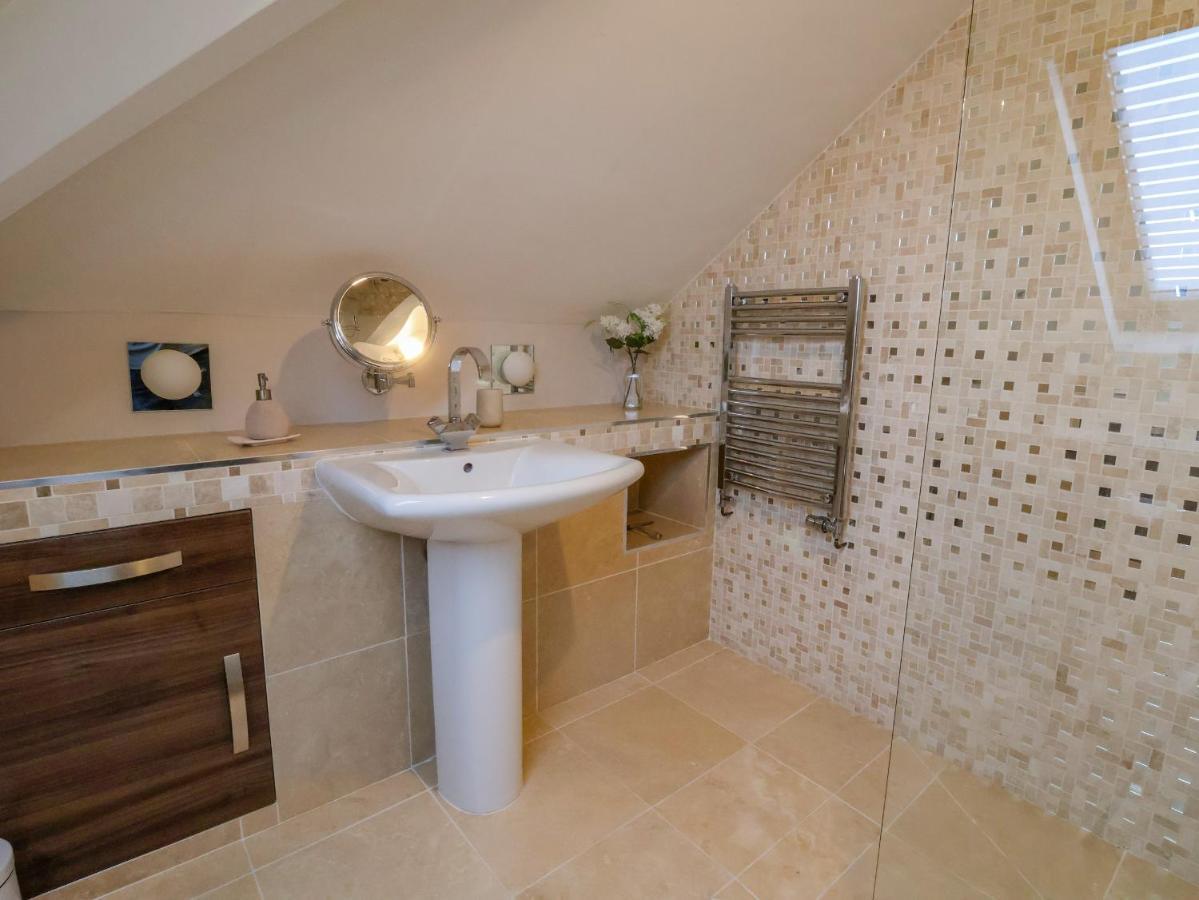 Solway Villa Chester Bagian luar foto