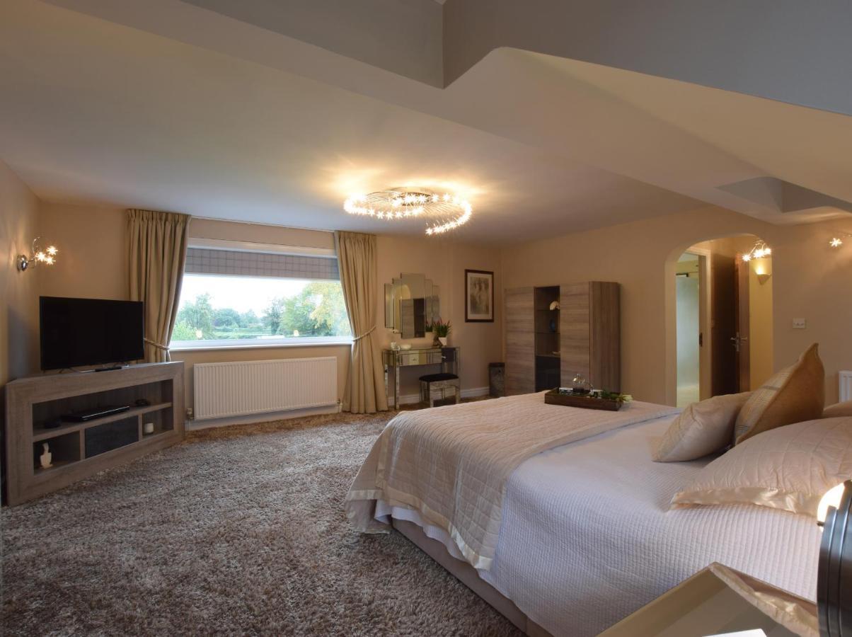 Solway Villa Chester Bagian luar foto
