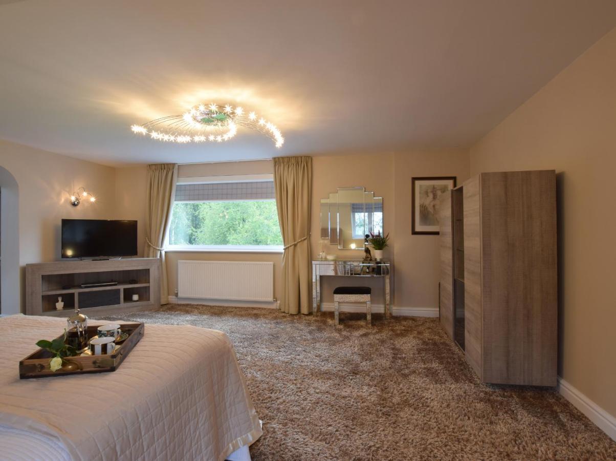 Solway Villa Chester Bagian luar foto