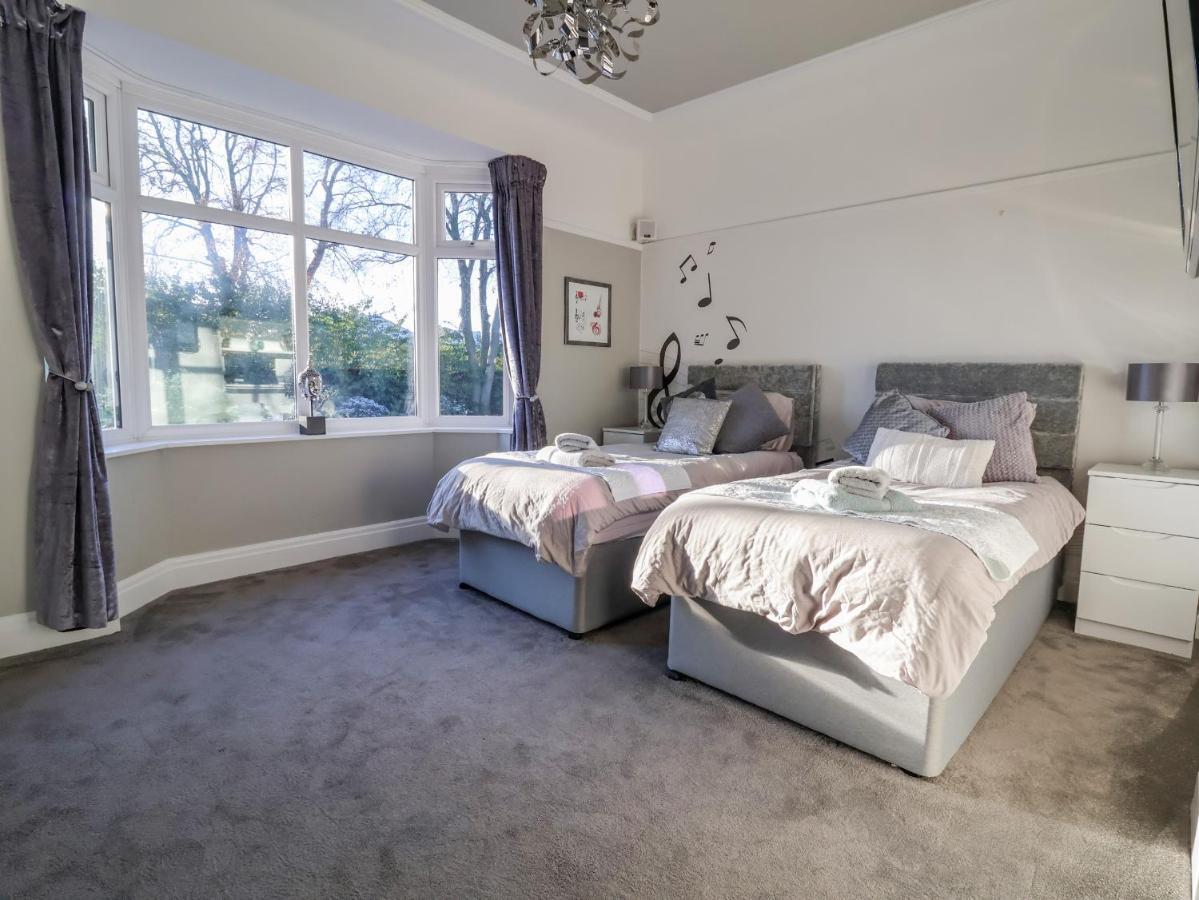 Solway Villa Chester Bagian luar foto